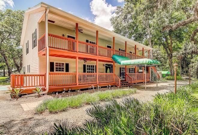 Chassahowitzka hotel