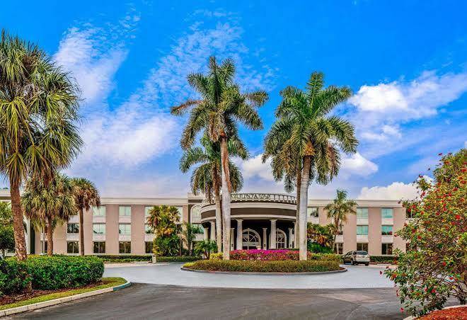 La quinta inn & suites by wyndham naples downtown