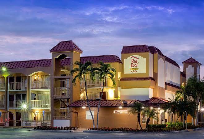 Red Roof Plus+ & Suites Naples Downtown 5th Ave S Image