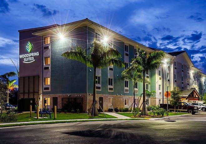 Woodspring suites naples