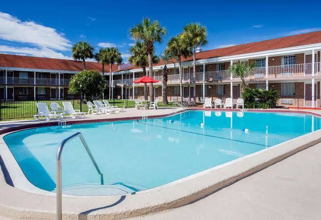 Super 8 by wyndham lake city