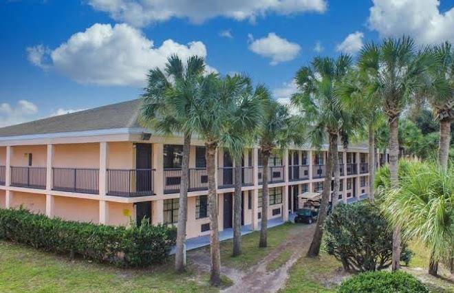 Apm inn & suites
