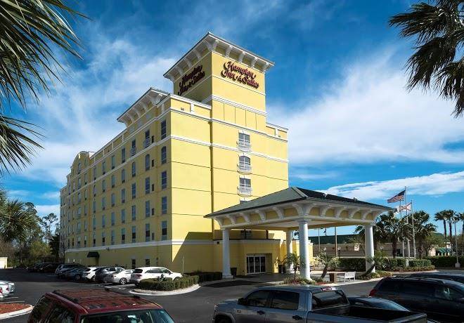 Hampton Inn & Suites Jacksonville Deerwood Park Image