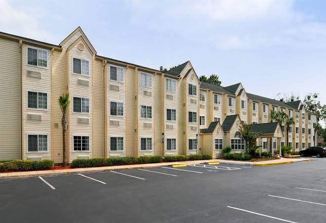 Hometown inn & suites