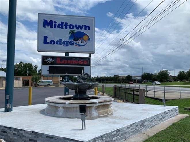 Midtown Lodge & Golden Ox Lounge Image