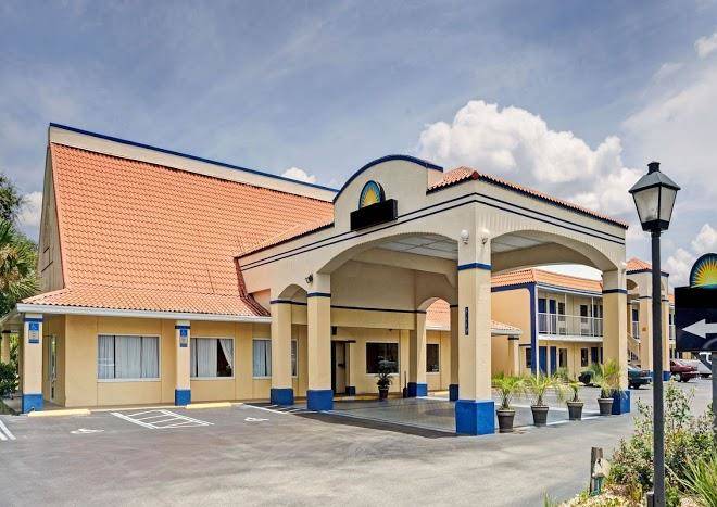 Zen living suites extended stay jacksonville university blvd