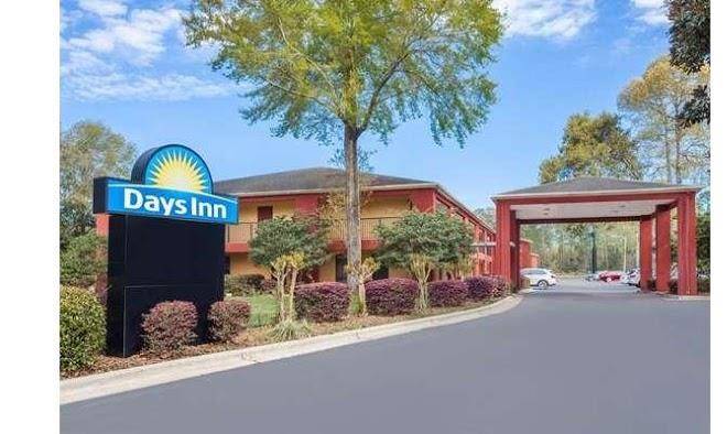 Days Inn By Wyndham Pensacola West Image