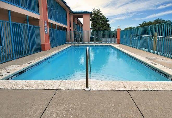 Motel 6 pensacola fl nas