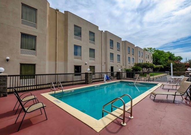Red roof inn pensacola fairgrounds
