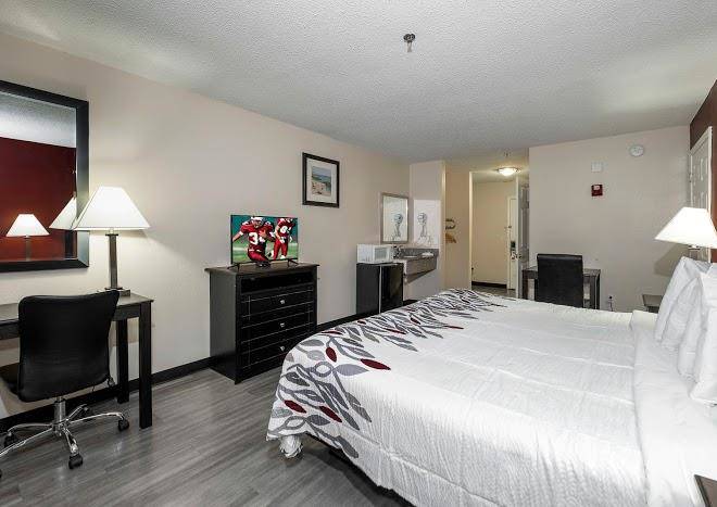 Red roof inn & suites pensacola nas corry