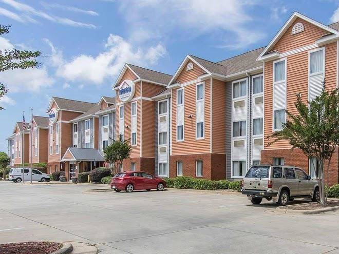 Suburban extended stay hotel naval base area