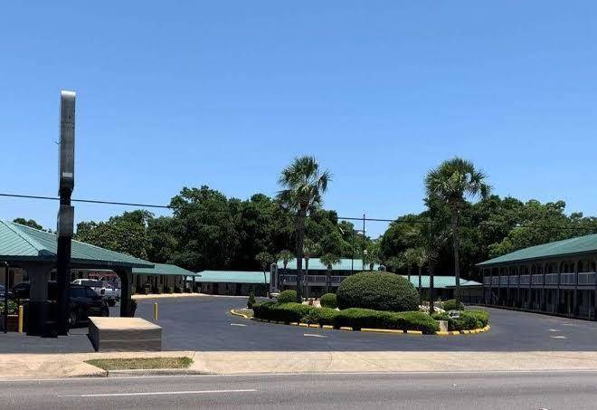 Super 8 by wyndham pensacola west