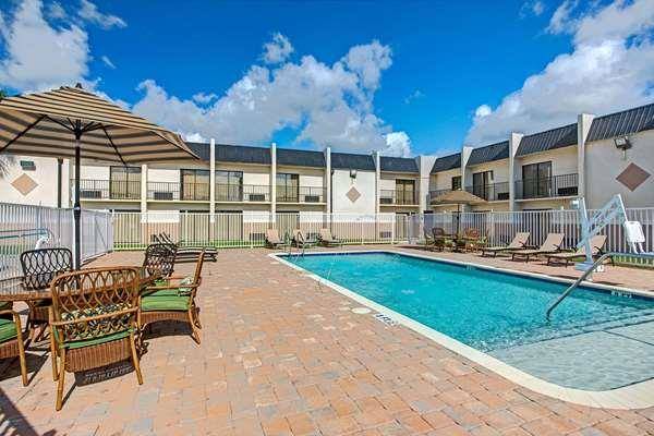 Days inn & suites by wyndham tampa near ybor city