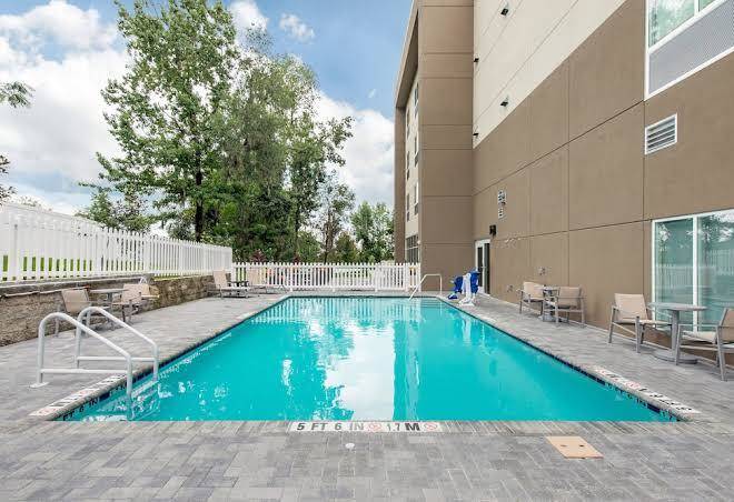 Holiday Inn Express & Suites Ruskin Sun City Image