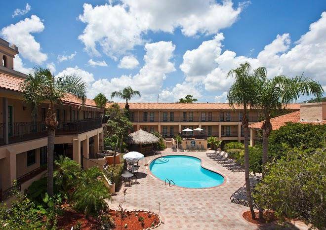 Holiday inn & suites tampa n busch gardens area