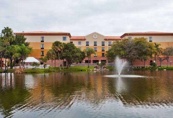 Tampa stadium hotel