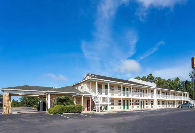 Super 8 By Wyndham Monticello Image