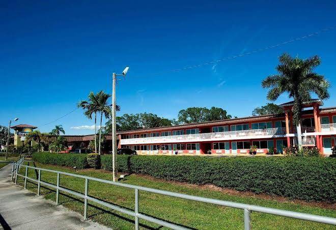 Days inn by wyndham fort myers springs resort
