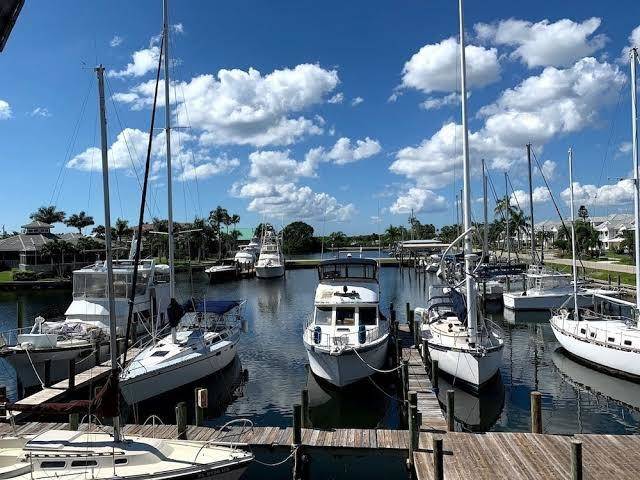 Mariner's lodge & marina