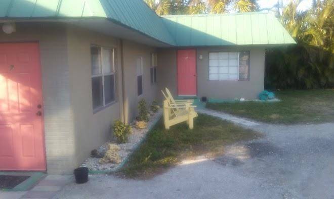 Periwinkle motel