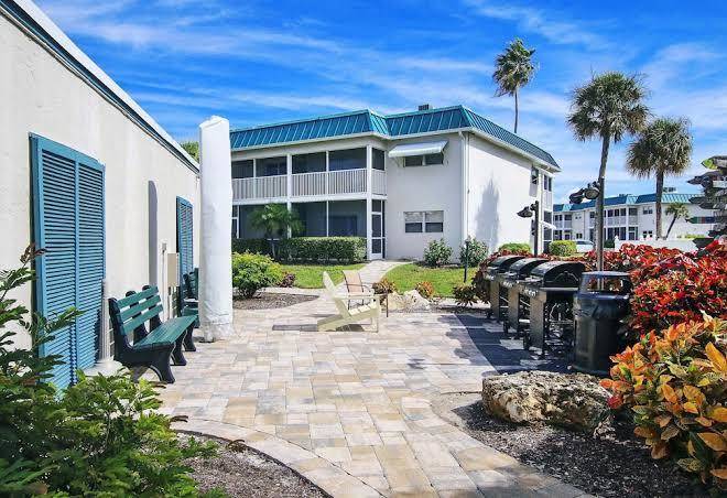 Sanibel Arms West Image