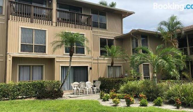 Two story sanibel beach condo with great amenities