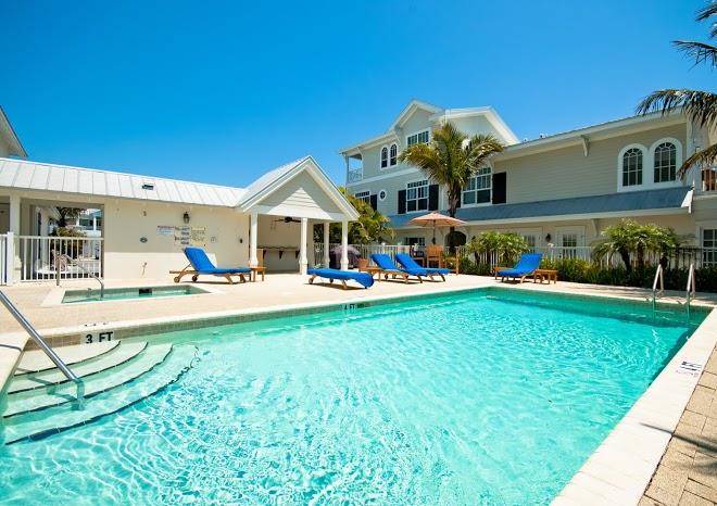 Mainsail beach inn