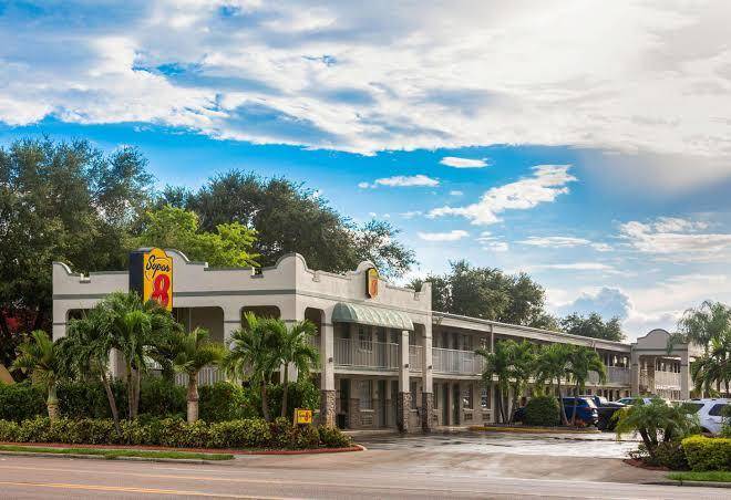 Super 8 by wyndham bradenton sarasota area