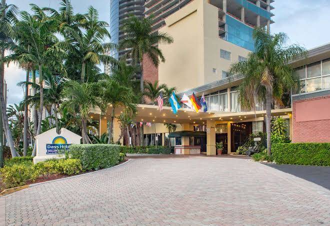 Days Hotel By Wyndham Thunderbird Beach Resort Image