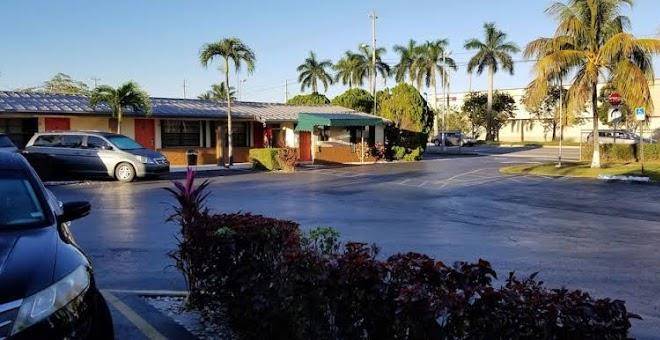 Deluxe Inn Motel Homestead Image