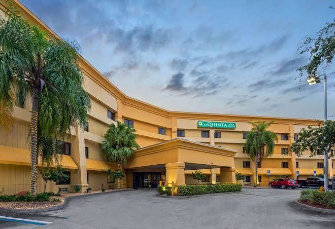 La Quinta Inn & Suites By Wyndham Miami Airport East Image
