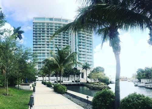 Starlight Suites At River Oaks Image