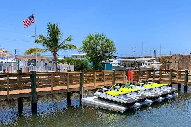 Captain pip's marina & hideaway