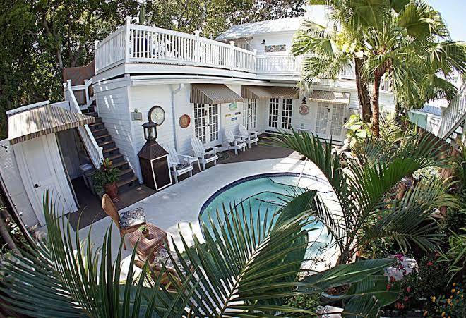 Seascape tropical inn