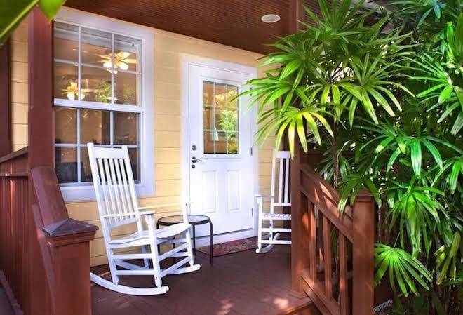 Travelers palm inn