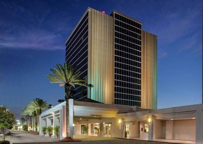 Doubletree by hilton hotel at the entrance to universal orlando