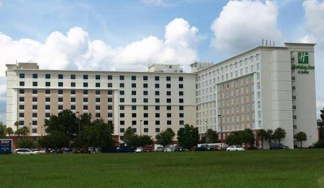 Holiday inn & suites across from universal orlando