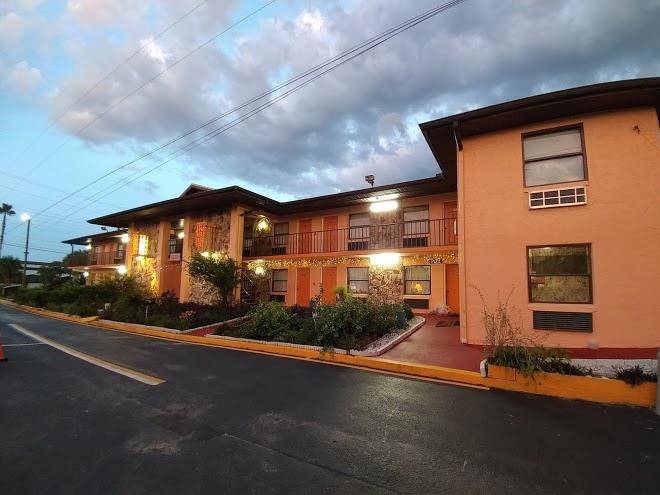Gator motel