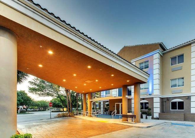 Holiday inn express west palm beach metrocentre