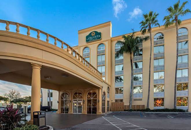La Quinta Inn & Suites By Wyndham West Palm Beach Airport Image