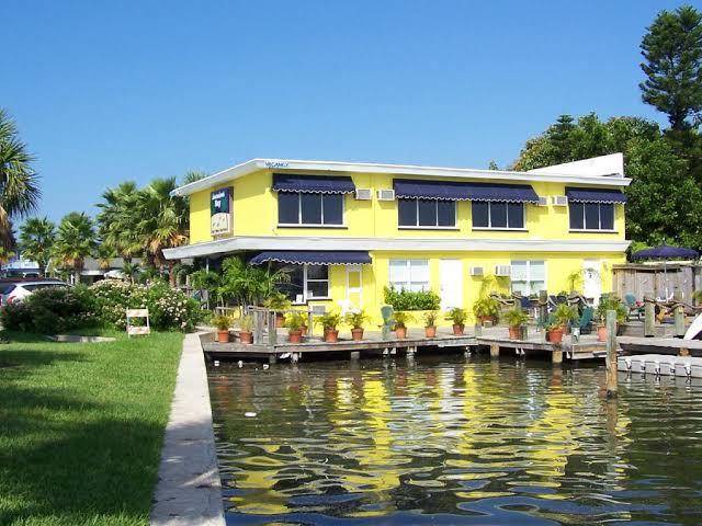 Barefoot bay resort & marina