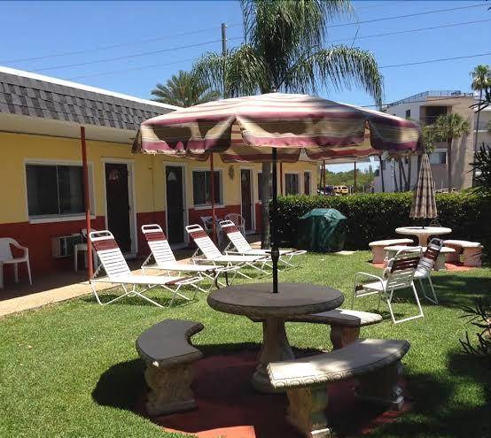 Carousel Motel Image