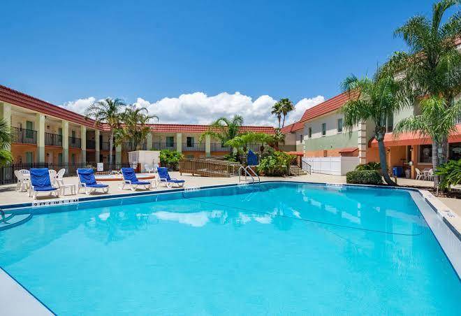 Clarion inn & suites clearwater central