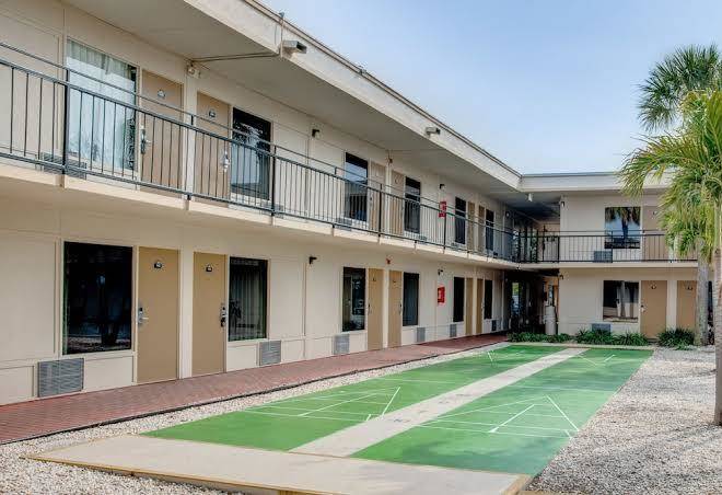 Days Inn By Wyndham St Petersburg Tampa Bay Area Image