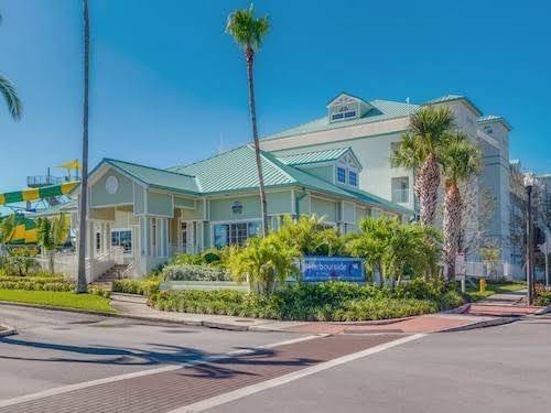 Harbour club condos & water park