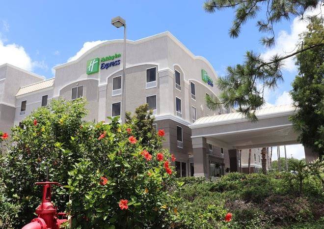 Holiday inn express & suites clearwater us 19 n