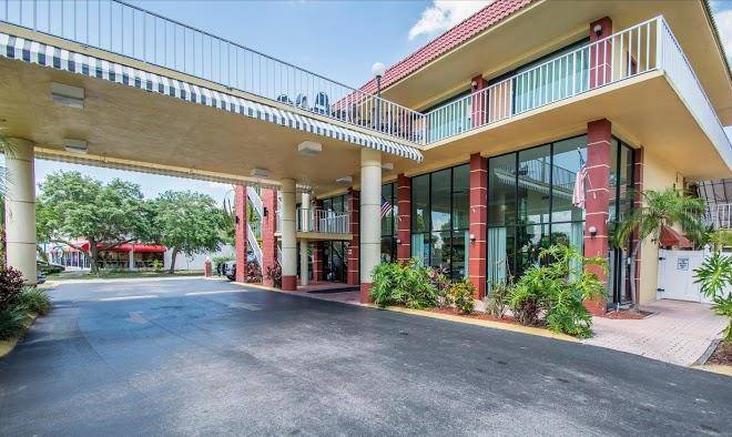 Quality Inn & Suites At Tropicana Field Image