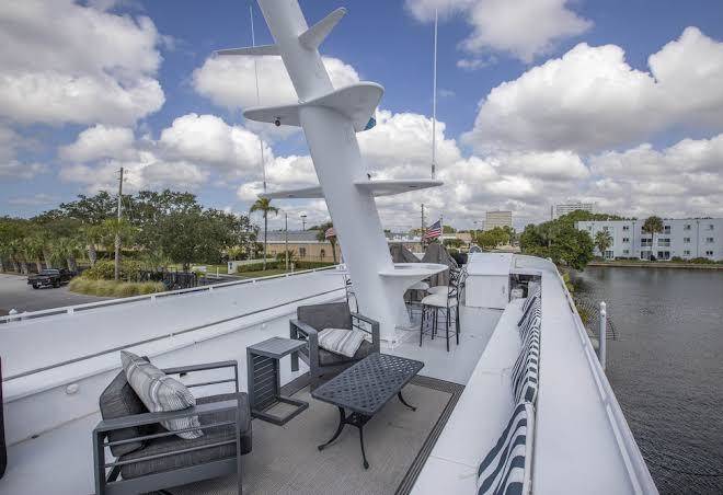 The lady pearl sleep aboard a yacht