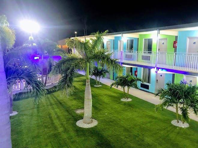 Tropical inn & suites