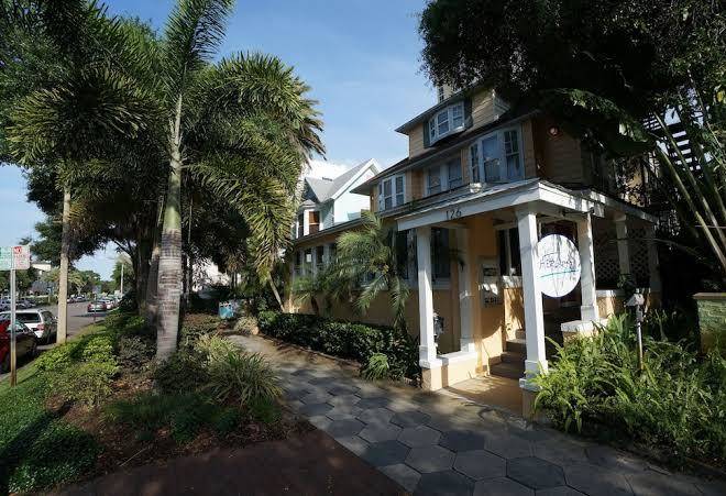 Watergarden Inn At The Bay Image